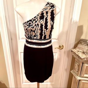 BCBGMAXAZRIA ONE SHOULDER DRESS SZ XXS